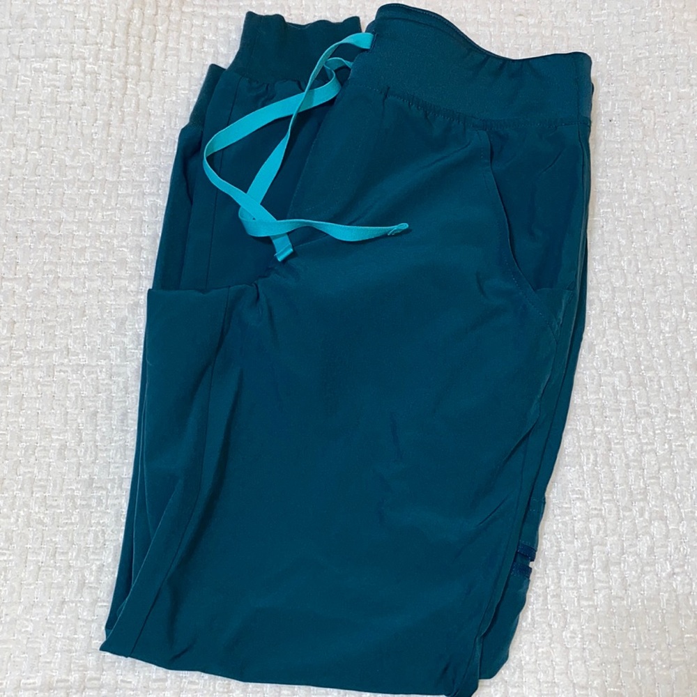 figs scrub pants